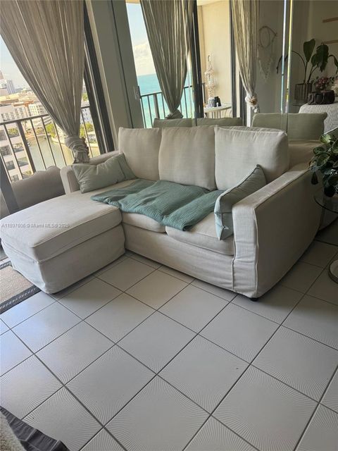 2625 Collins Ave 1702 Miami Beach FL 33140