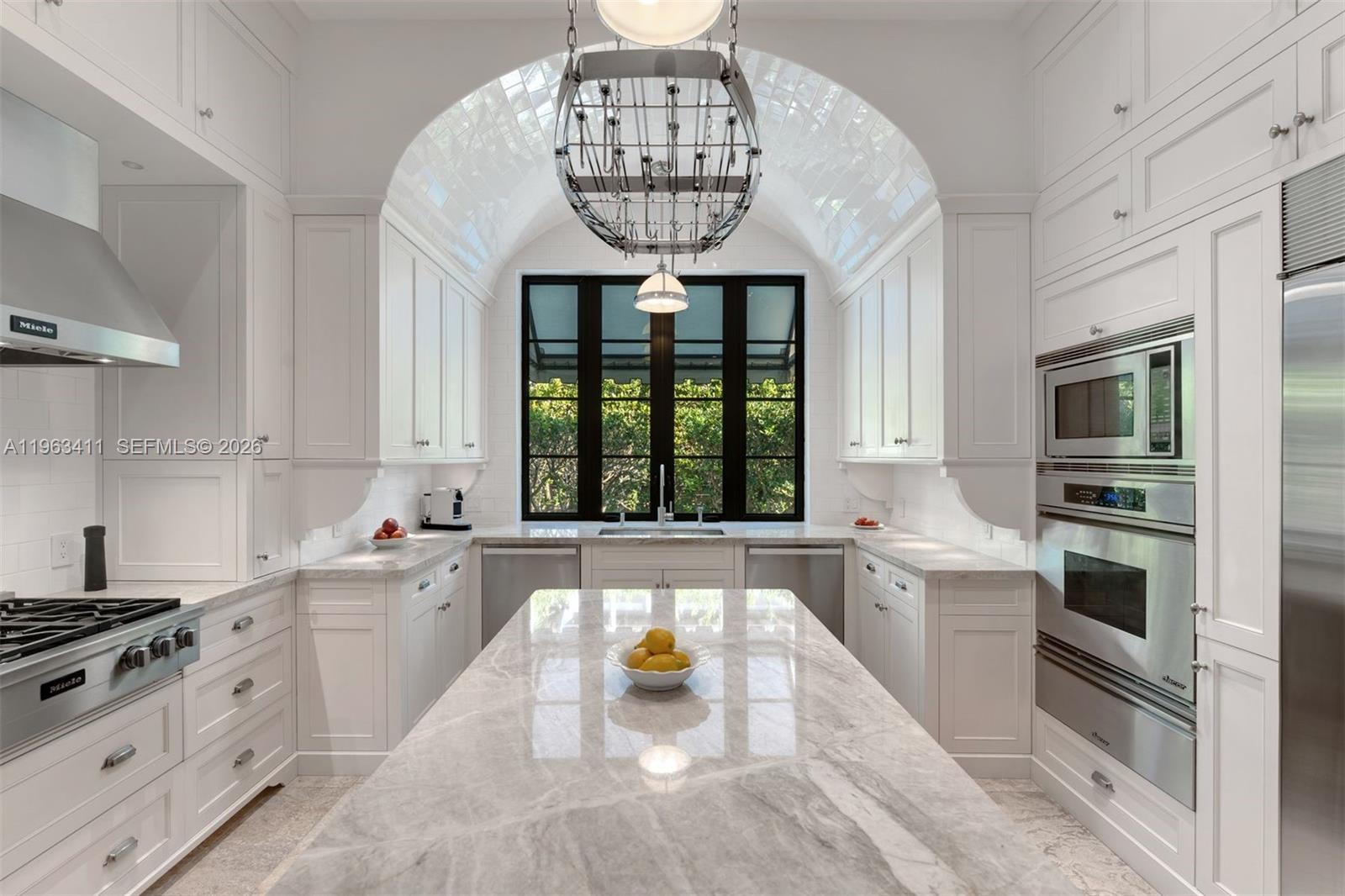 TROPICAL ISLE HOMES SUB 1 - Residential