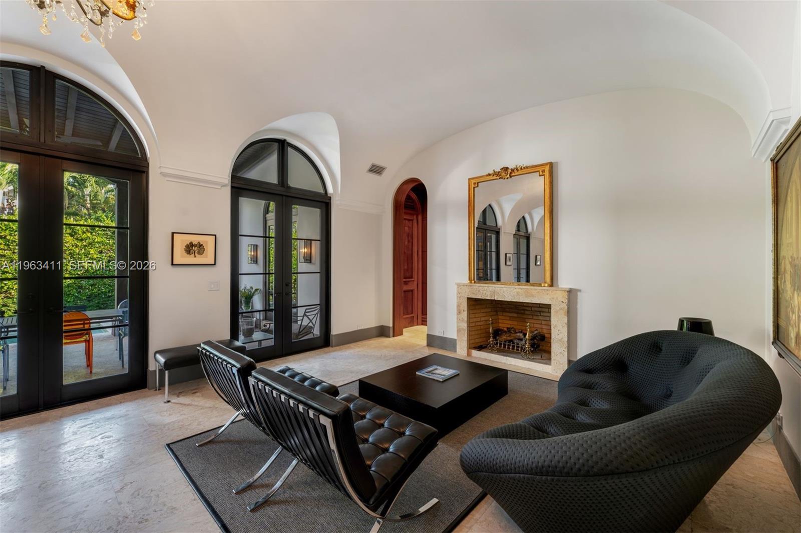 TROPICAL ISLE HOMES SUB 1 - Residential