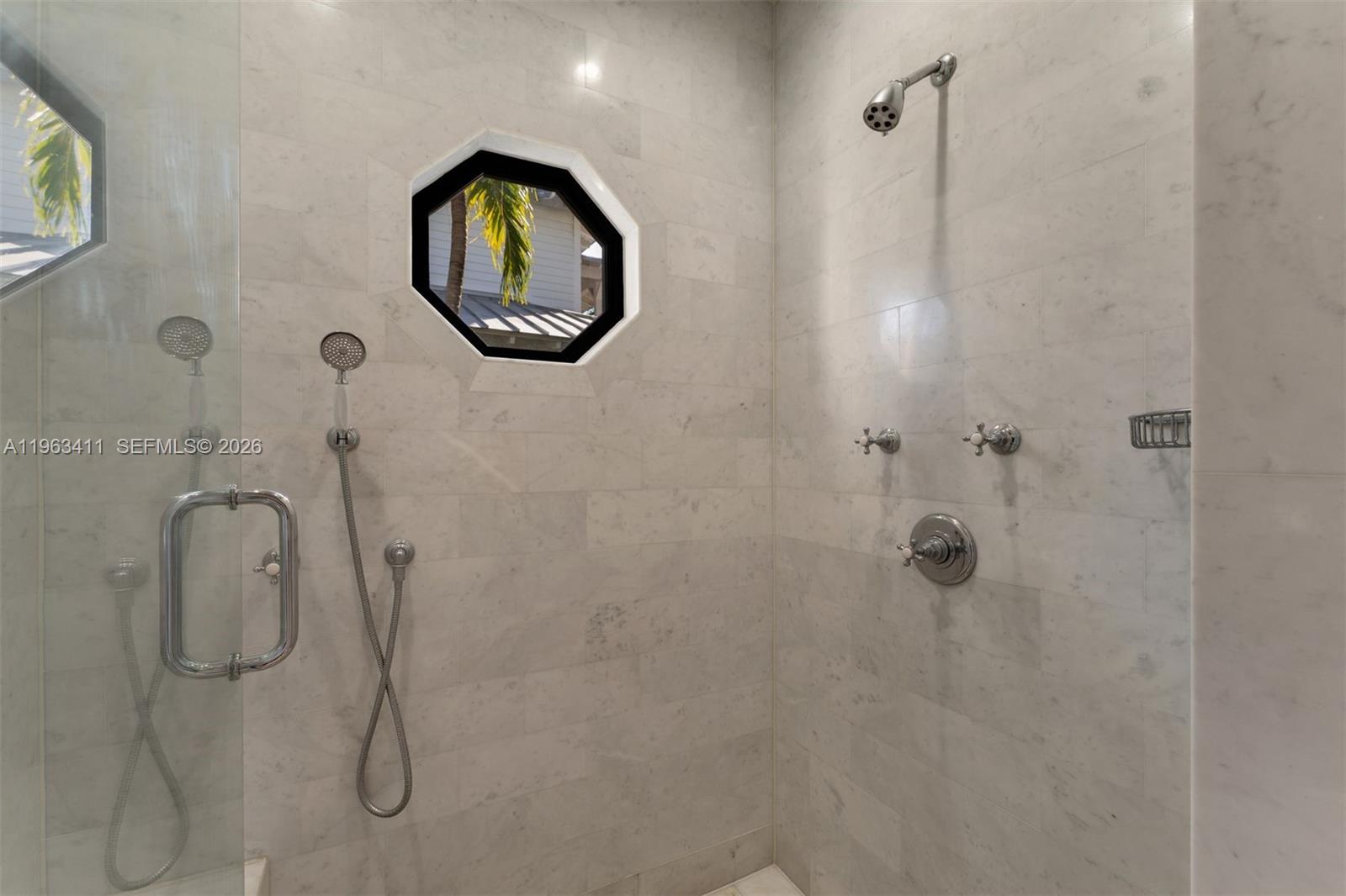 TROPICAL ISLE HOMES SUB 1 - Residential