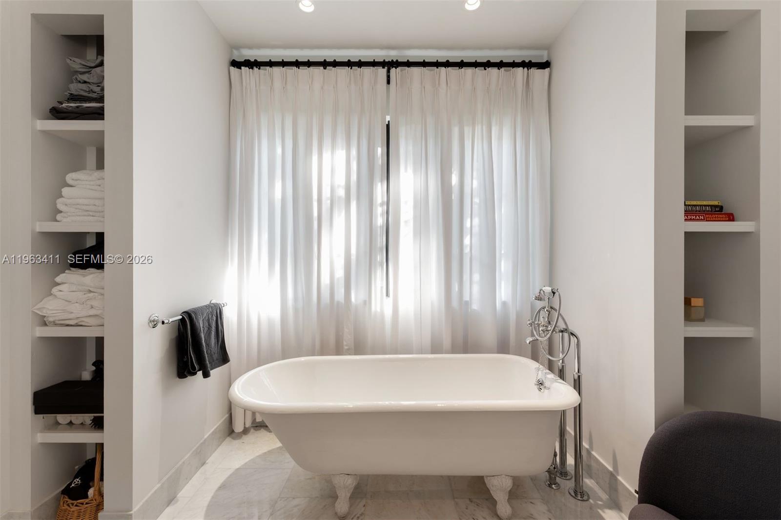 TROPICAL ISLE HOMES SUB 1 - Residential