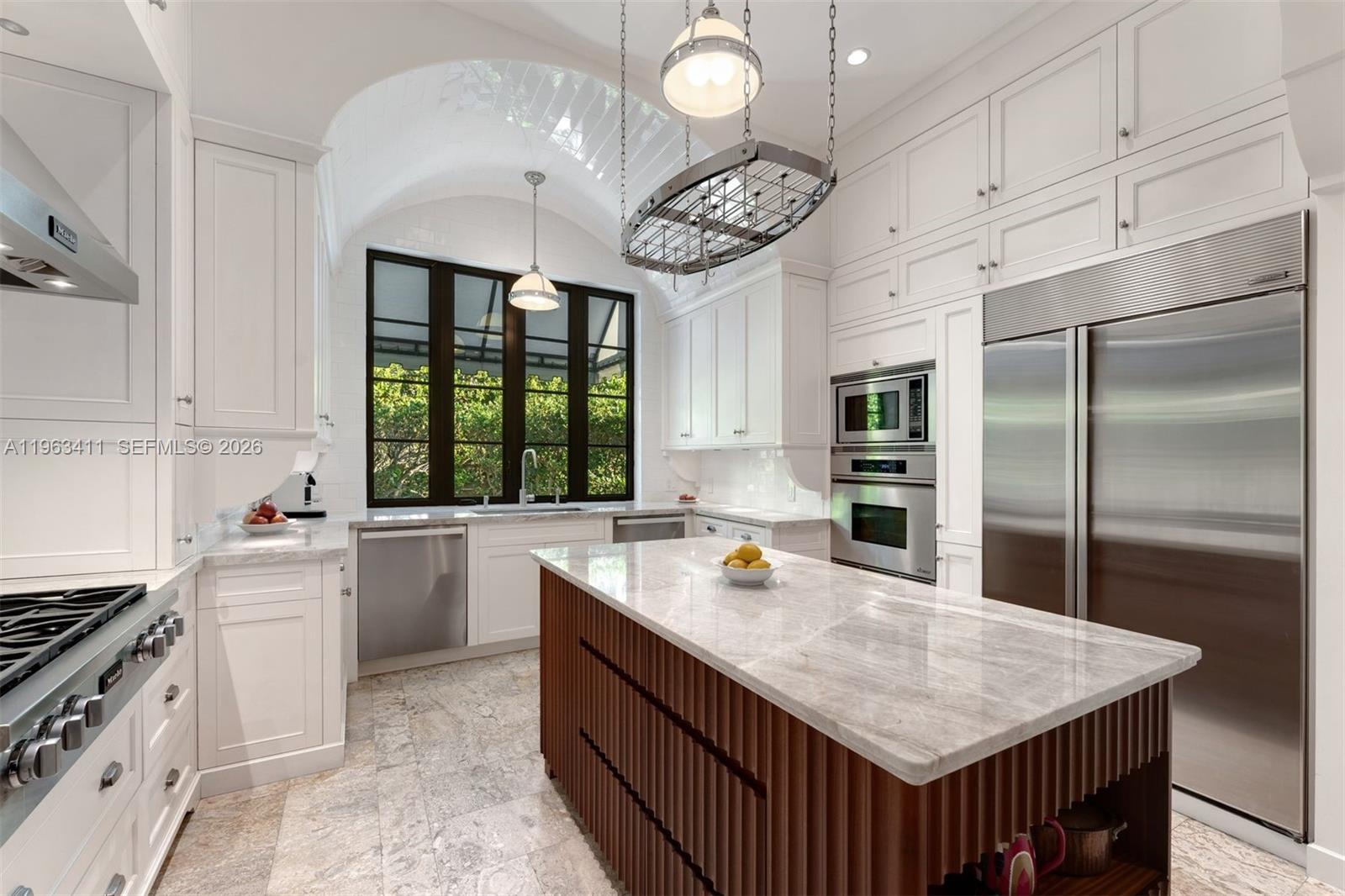 TROPICAL ISLE HOMES SUB 1 - Residential