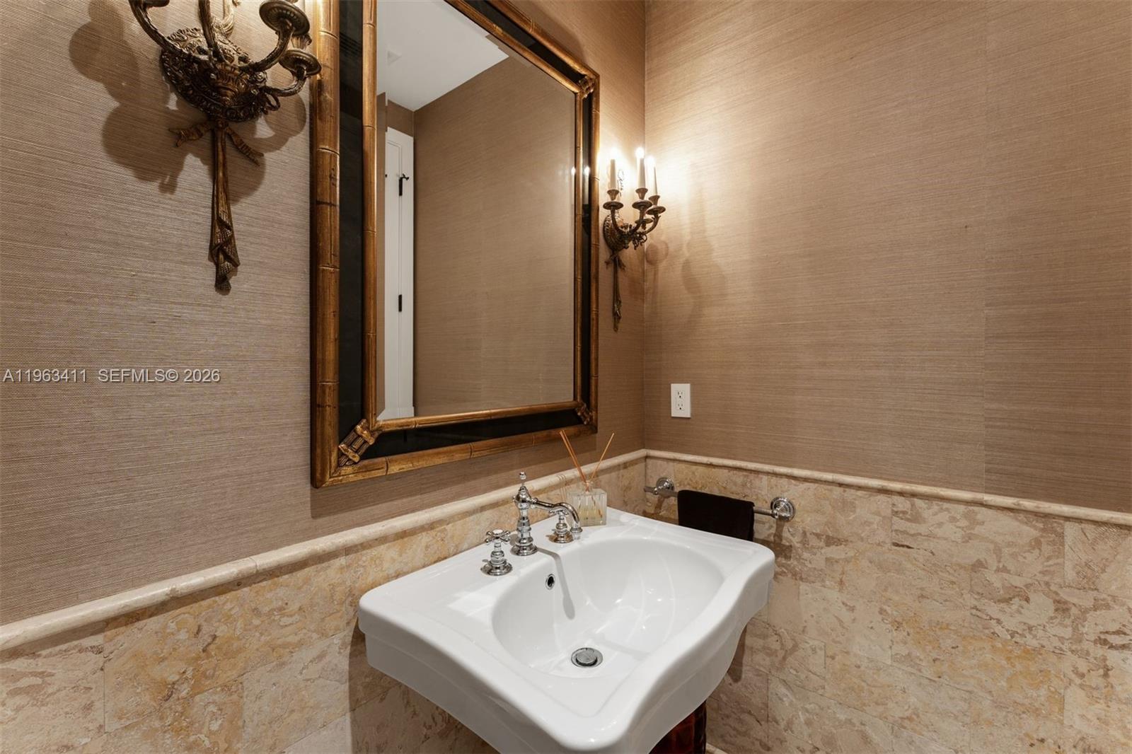 TROPICAL ISLE HOMES SUB 1 - Residential