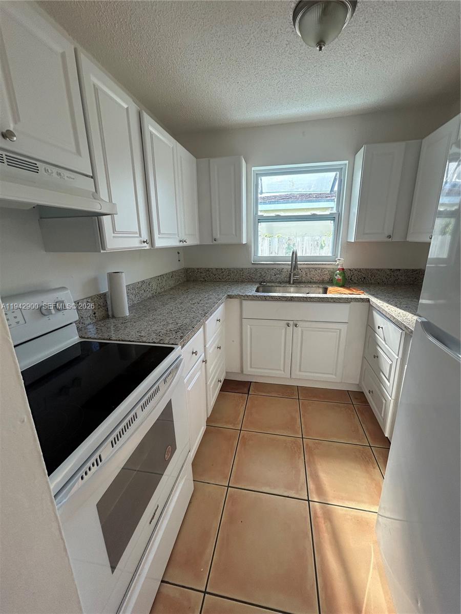 SOUTH BAY ESTATES - Residential Lease