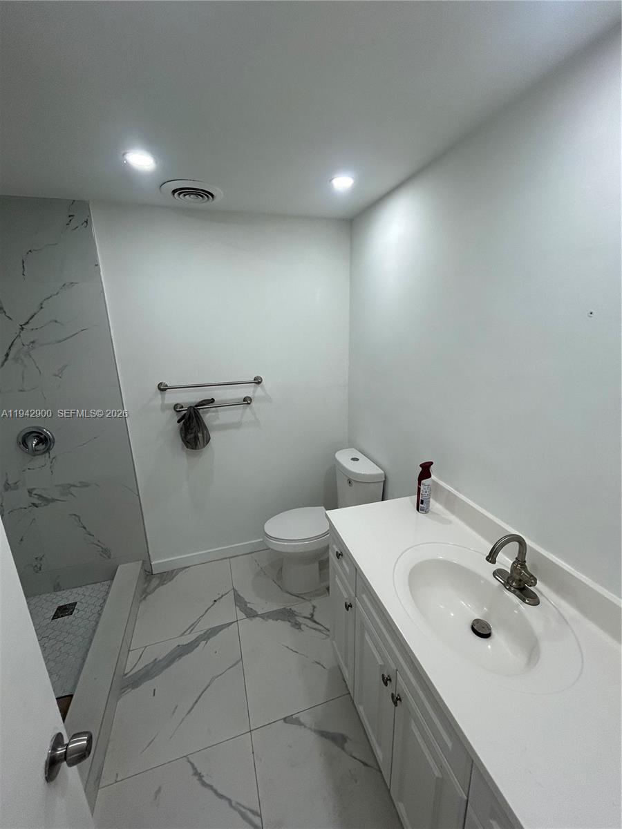 SOUTH BAY ESTATES - Residential Lease