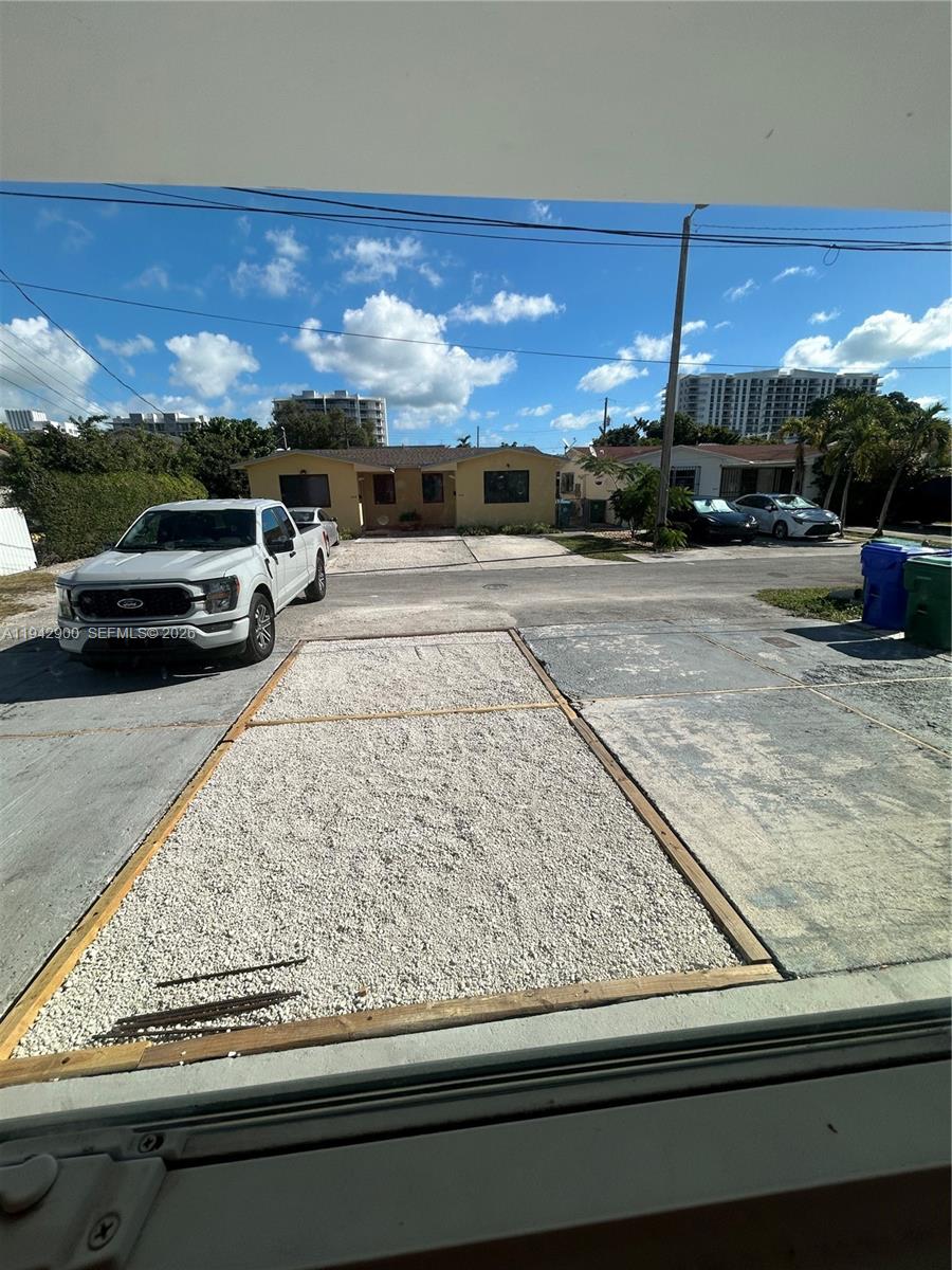 SOUTH BAY ESTATES - Residential Lease