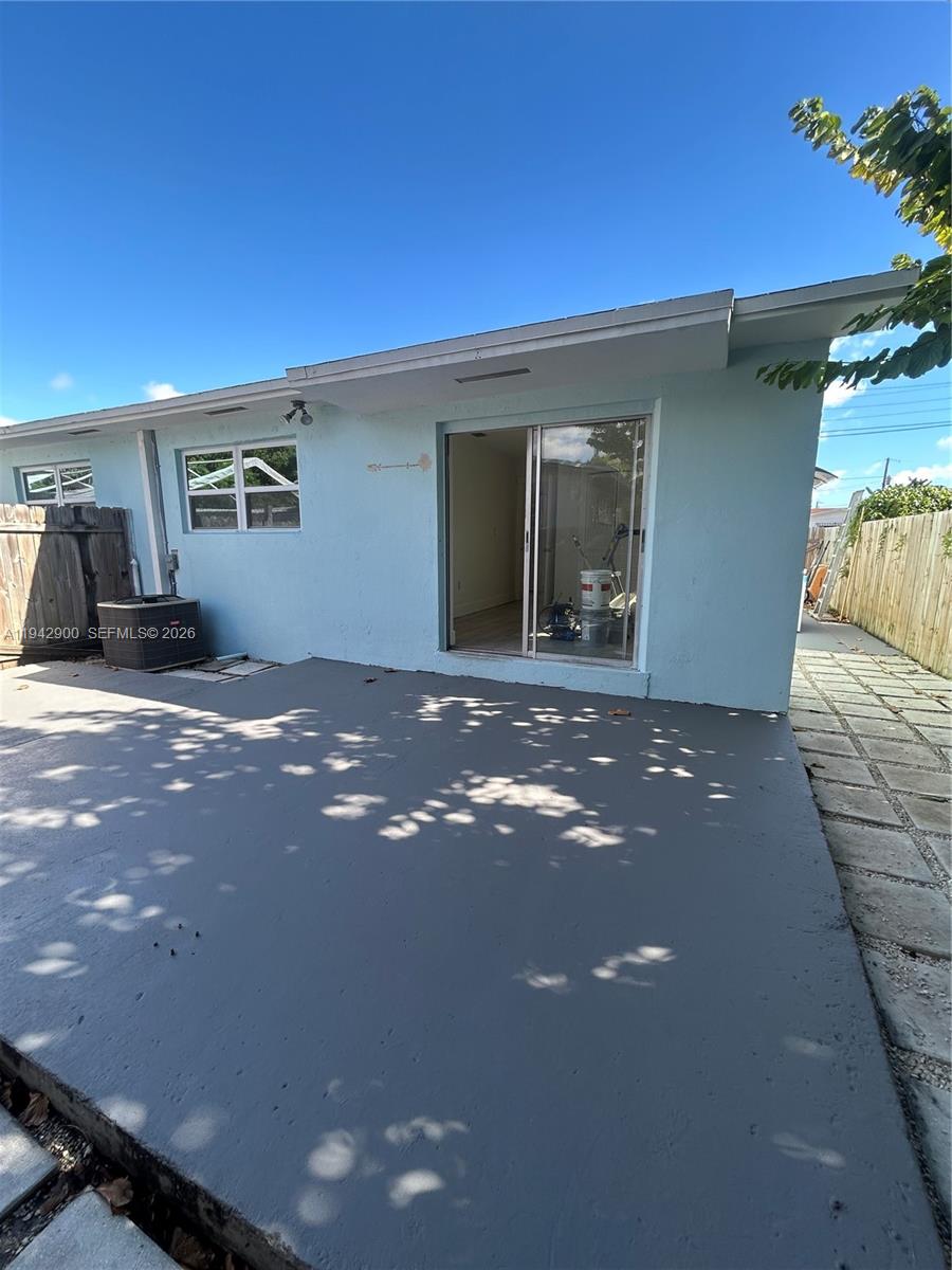 SOUTH BAY ESTATES - Residential Lease