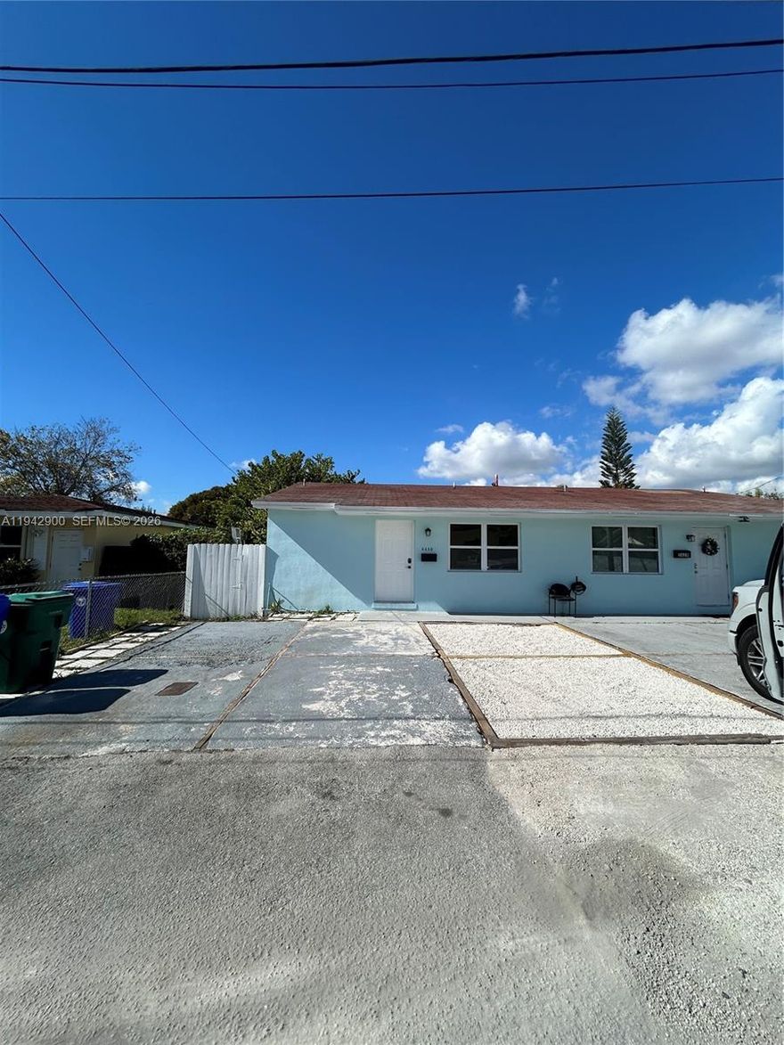 Great remodeled 2/1 duplex on a private dead end st.  Fabulous/Prime area-steps from Metro Rail, Downtown Miami, Highways, Shops, Restaurants.  Must see to appreciate, Washer/Dryer, great yard area to relax.  All Tile floors, very bright, parking right in from of unit.