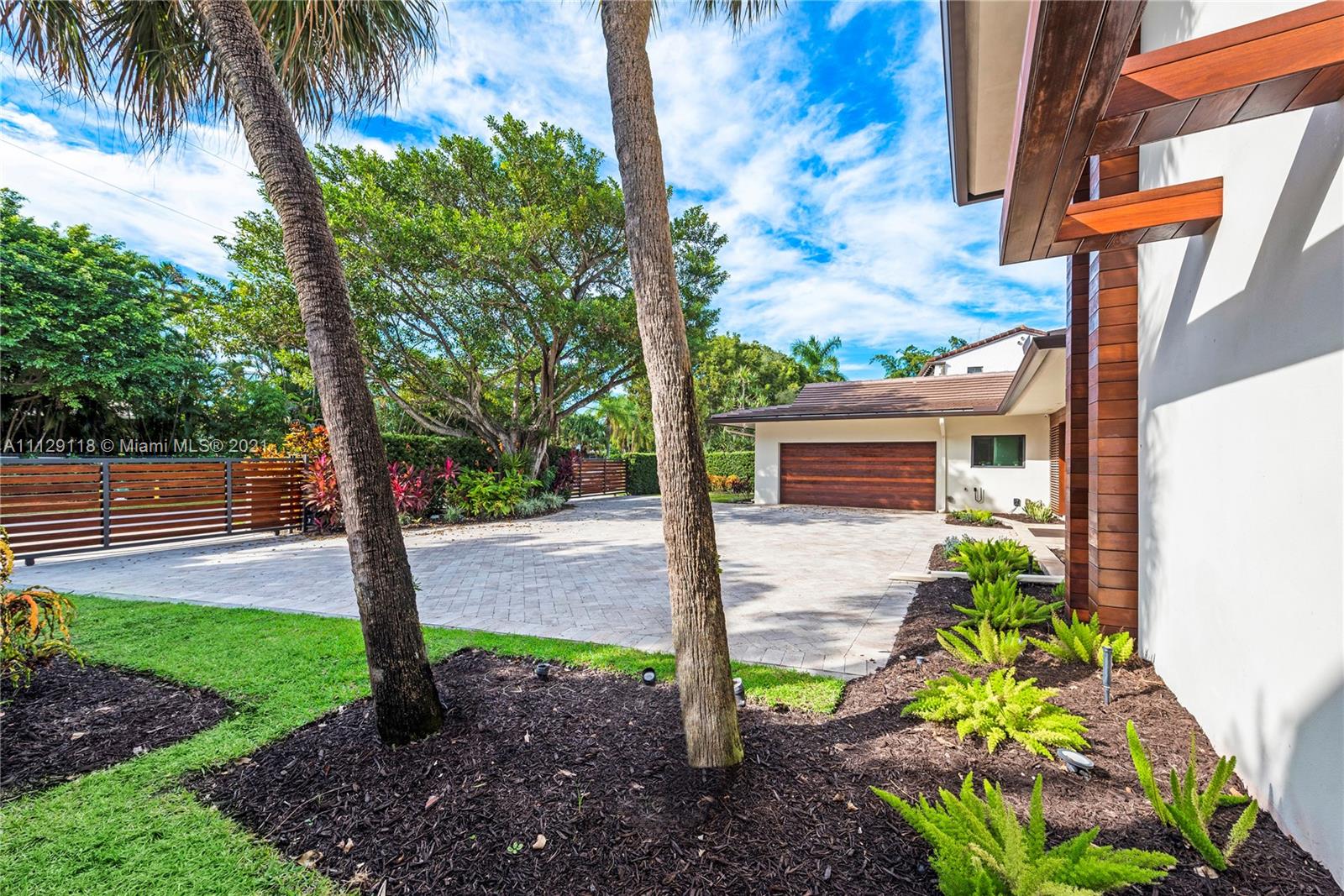 HOLLYWOOD GOLF ESTATES SE - Residential