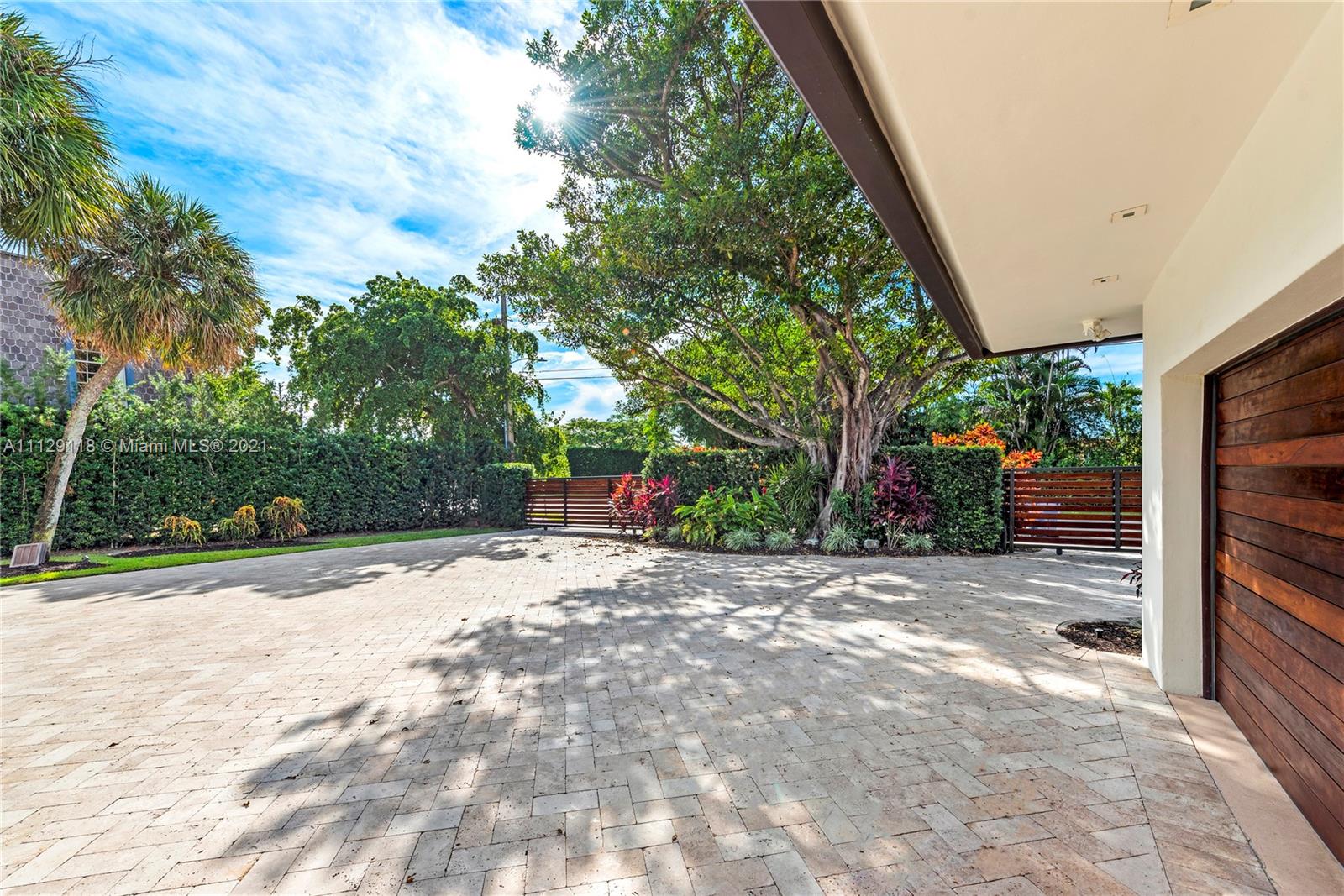 HOLLYWOOD GOLF ESTATES SE - Residential