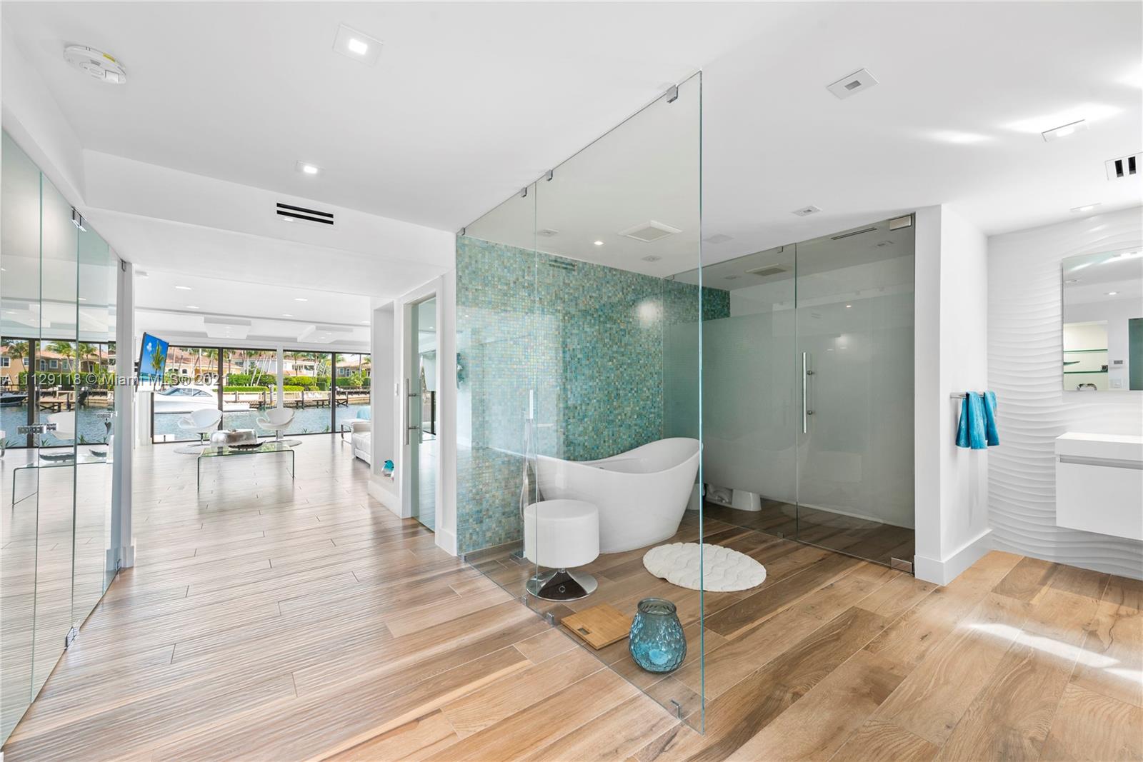 HOLLYWOOD GOLF ESTATES SE - Residential