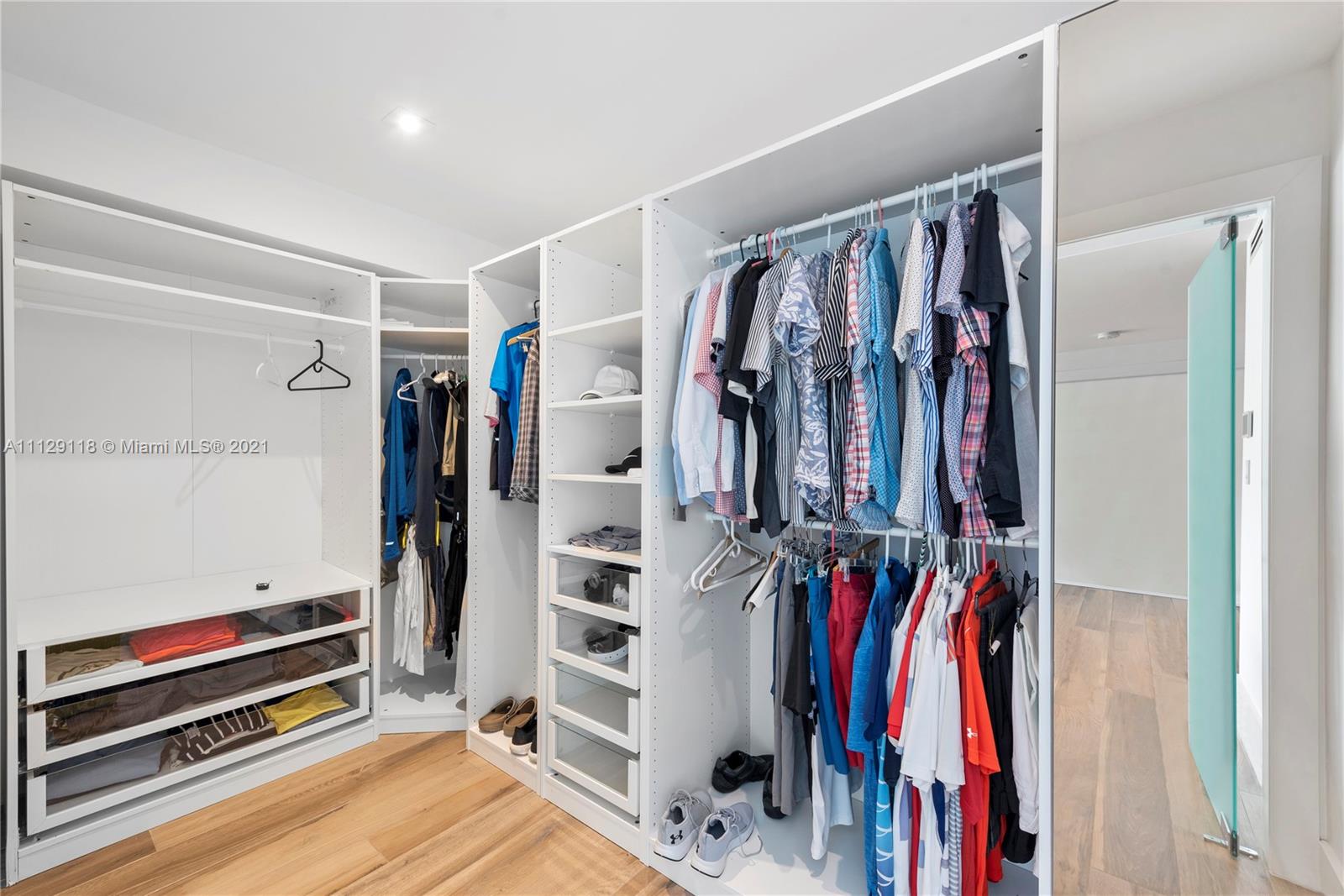 HOLLYWOOD GOLF ESTATES SE - Residential