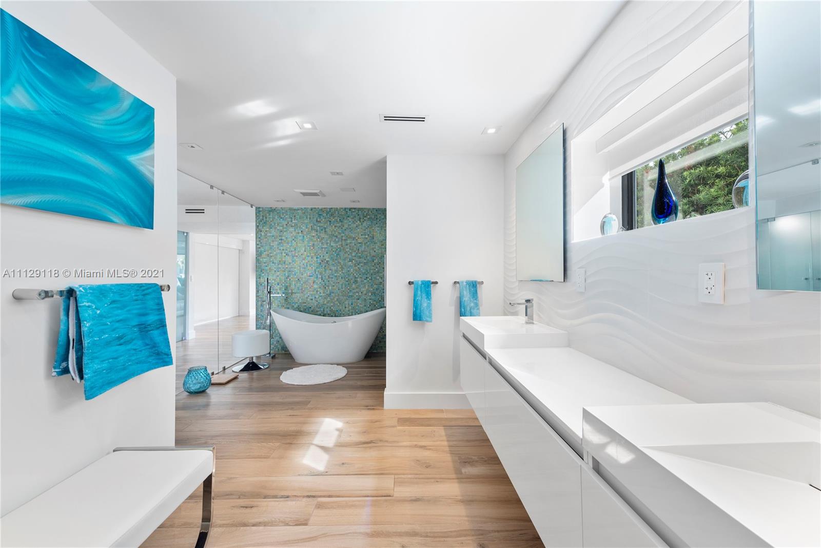 HOLLYWOOD GOLF ESTATES SE - Residential