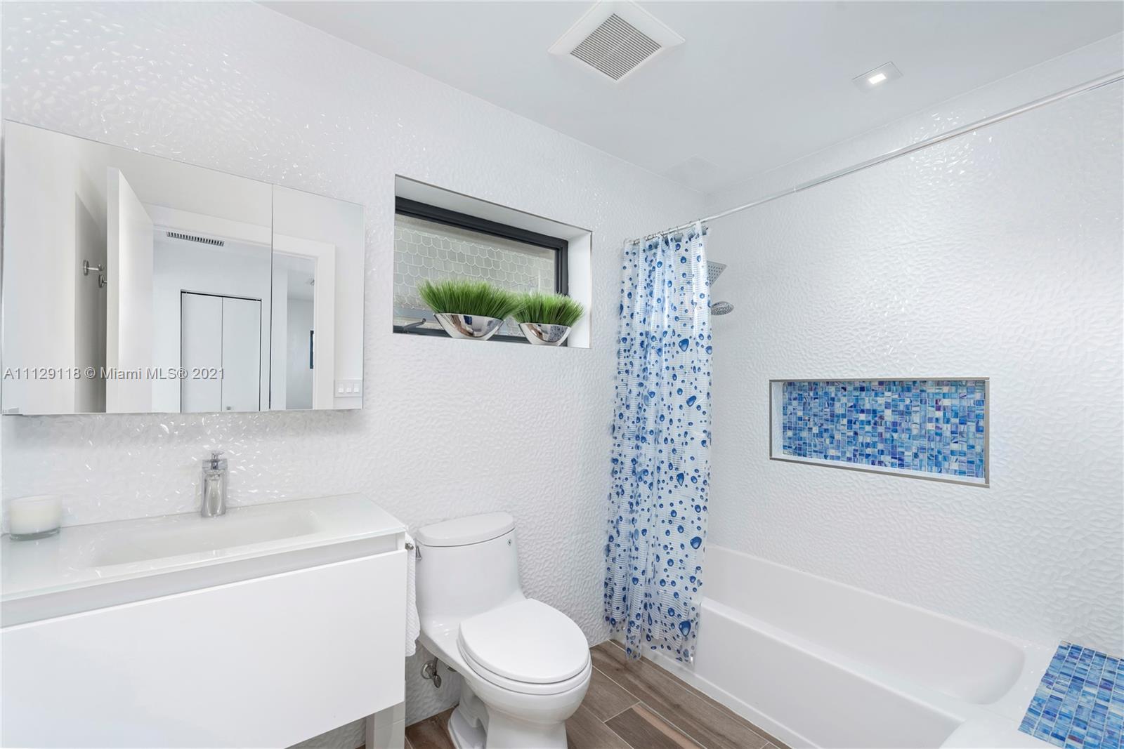 HOLLYWOOD GOLF ESTATES SE - Residential