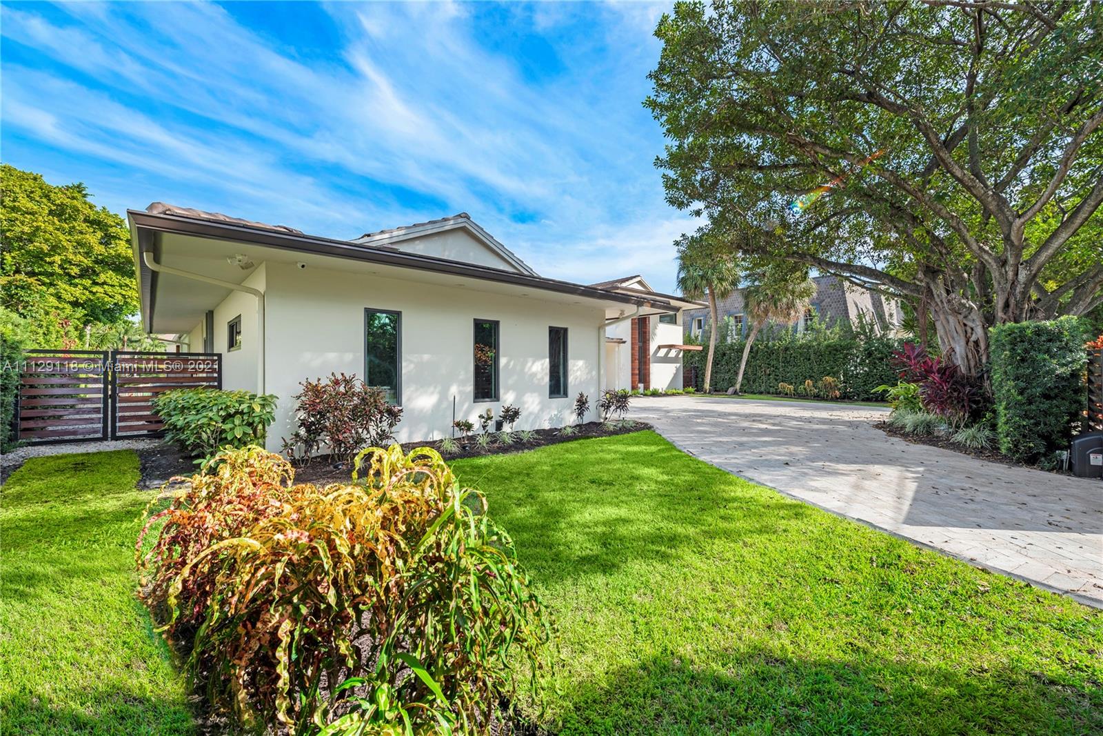 HOLLYWOOD GOLF ESTATES SE - Residential