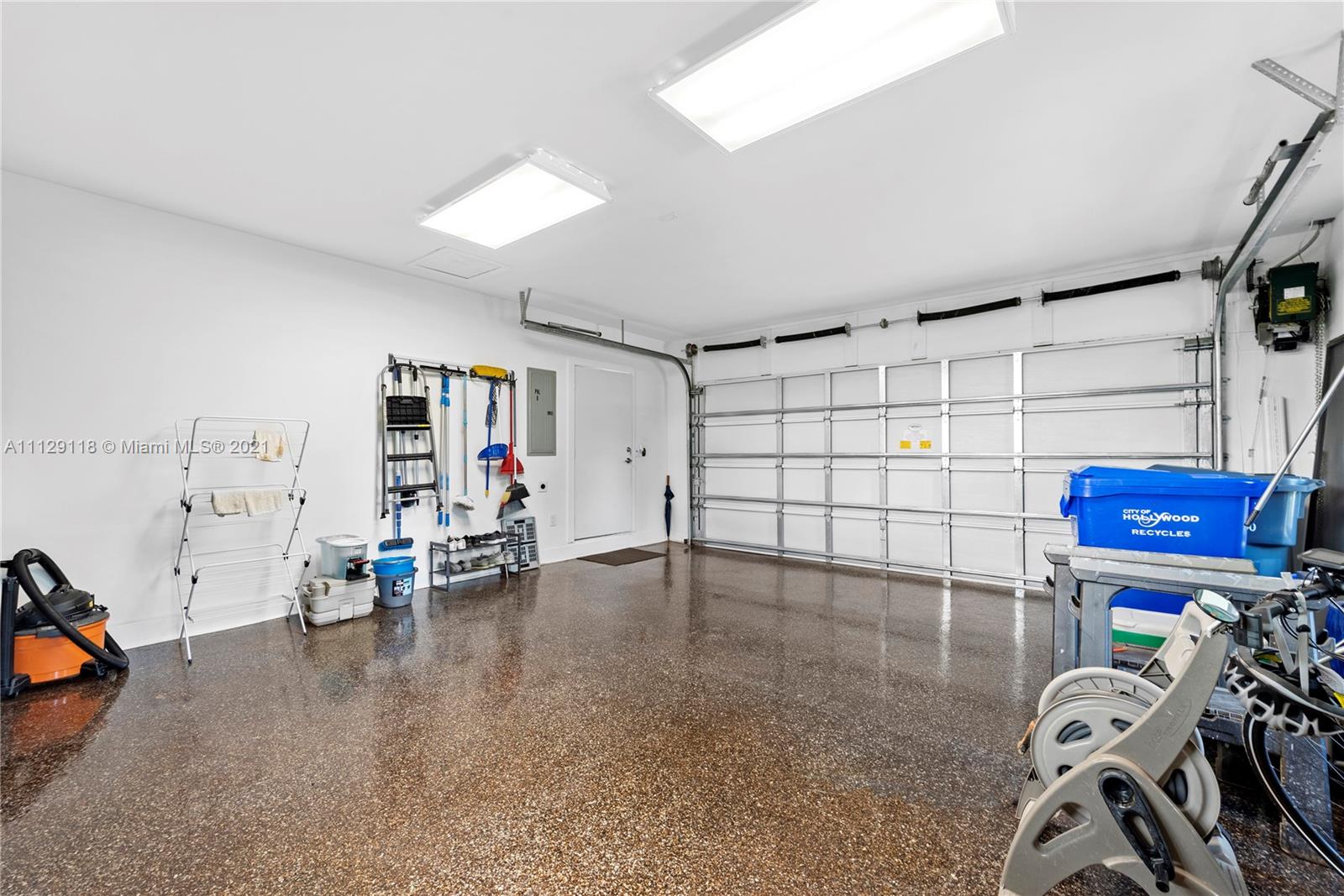 HOLLYWOOD GOLF ESTATES SE - Residential