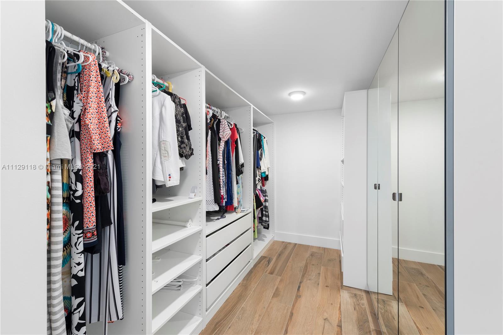 HOLLYWOOD GOLF ESTATES SE - Residential