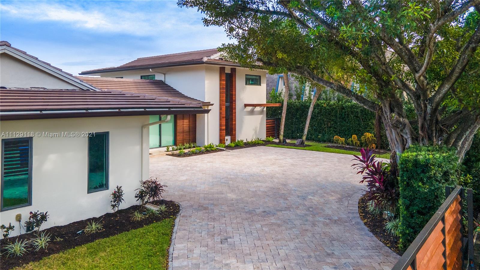 HOLLYWOOD GOLF ESTATES SE - Residential