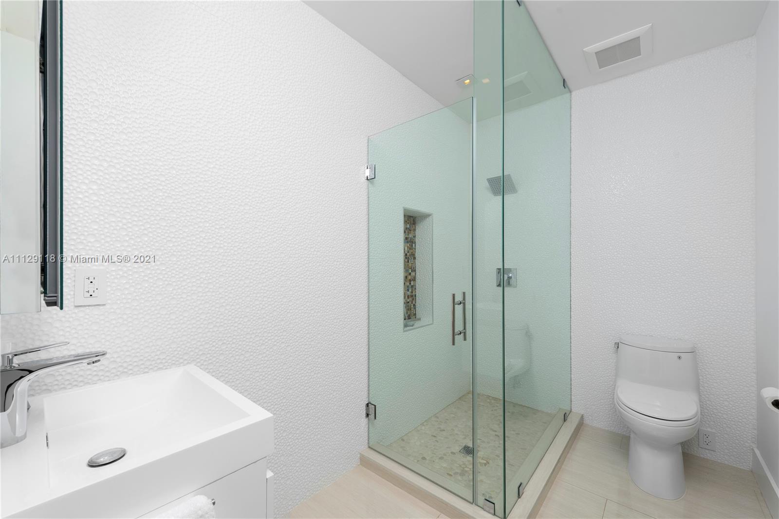 HOLLYWOOD GOLF ESTATES SE - Residential