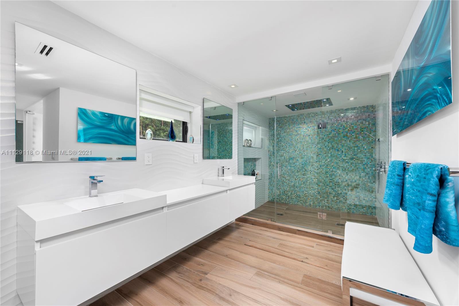 HOLLYWOOD GOLF ESTATES SE - Residential