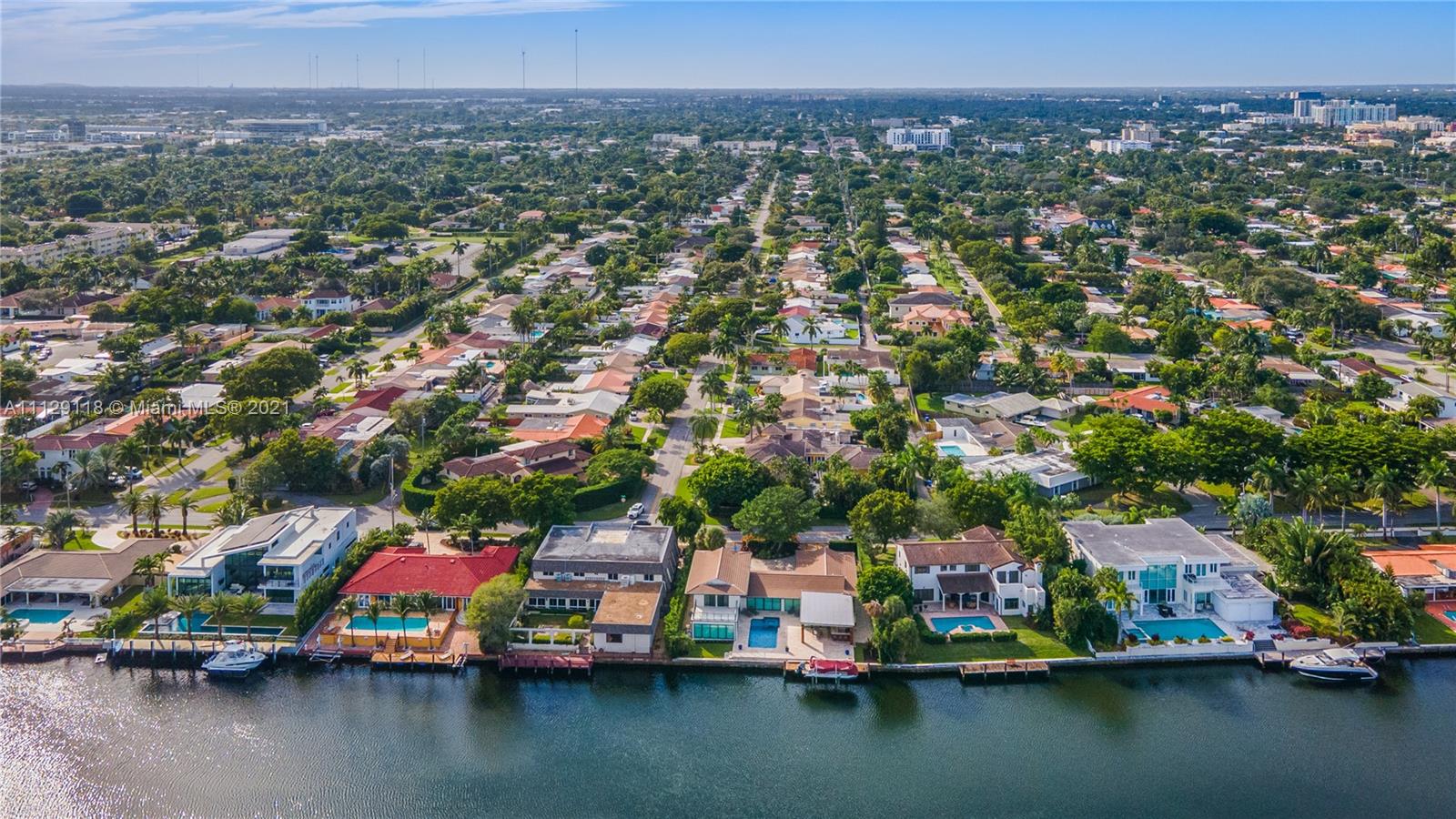 HOLLYWOOD GOLF ESTATES SE - Residential