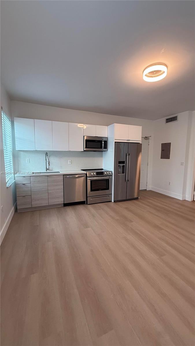 729 MERIDIAN AV 3