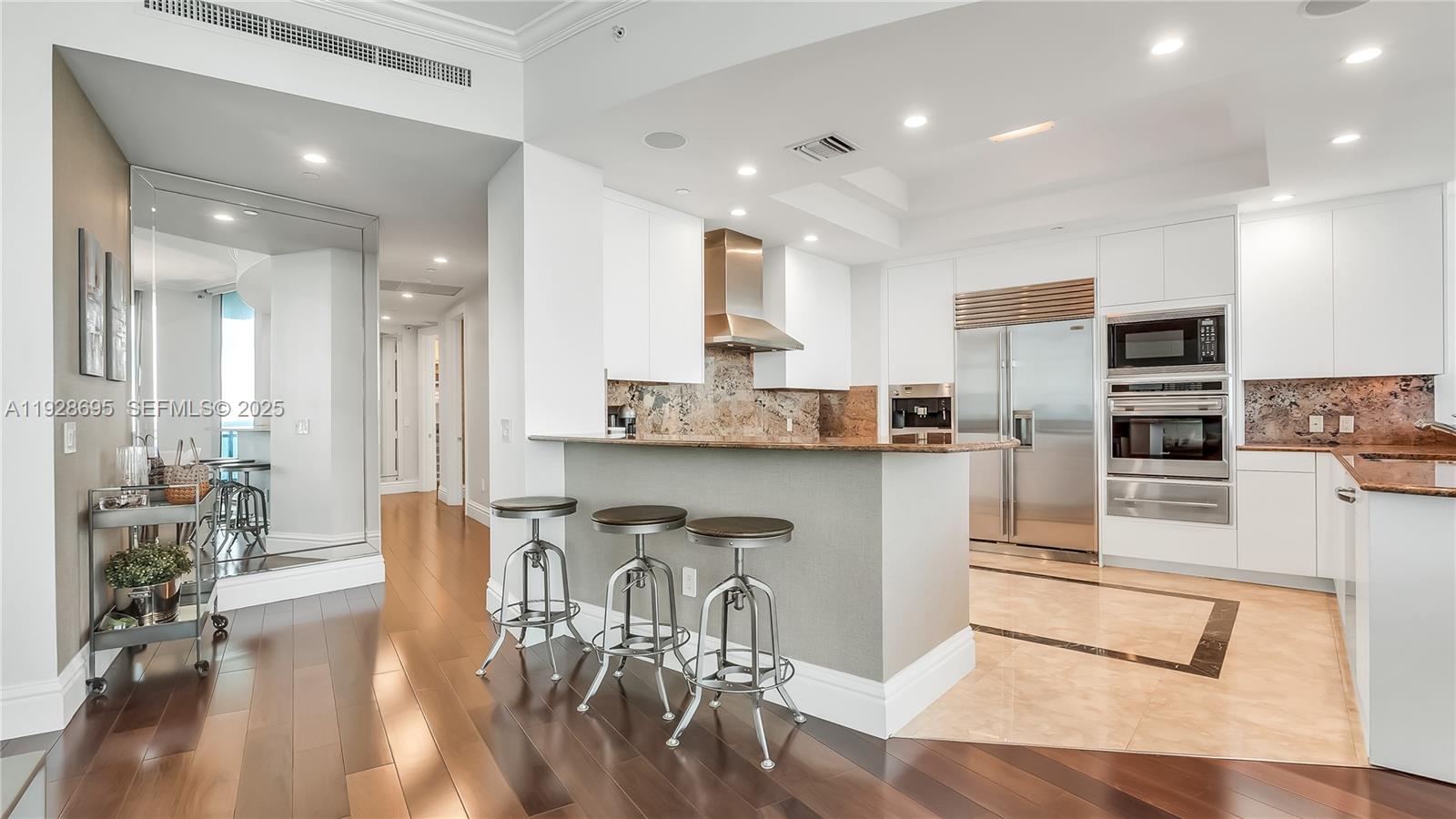 10295 Collins Ave 402