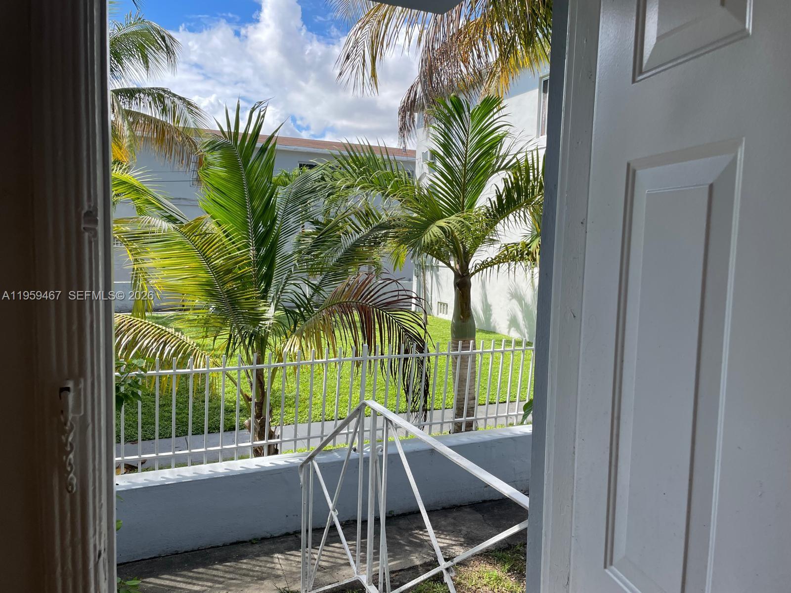 EL CAPRI COURTYARDS CONDO - Residential Lease