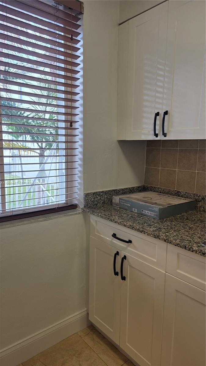 EL CAPRI COURTYARDS CONDO - Residential Lease