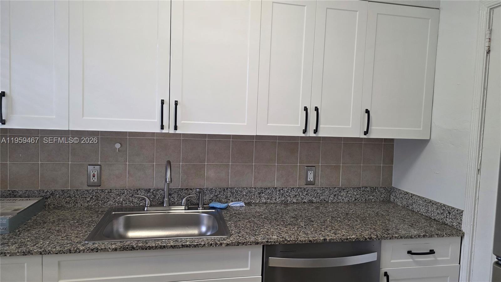 EL CAPRI COURTYARDS CONDO - Residential Lease