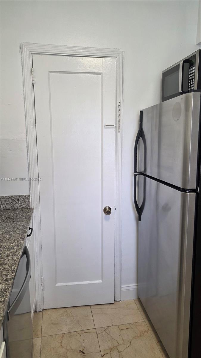 EL CAPRI COURTYARDS CONDO - Residential Lease