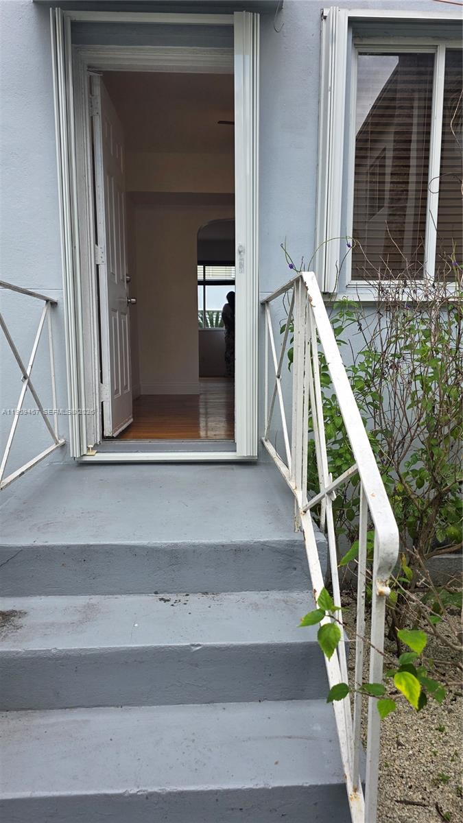 EL CAPRI COURTYARDS CONDO - Residential Lease