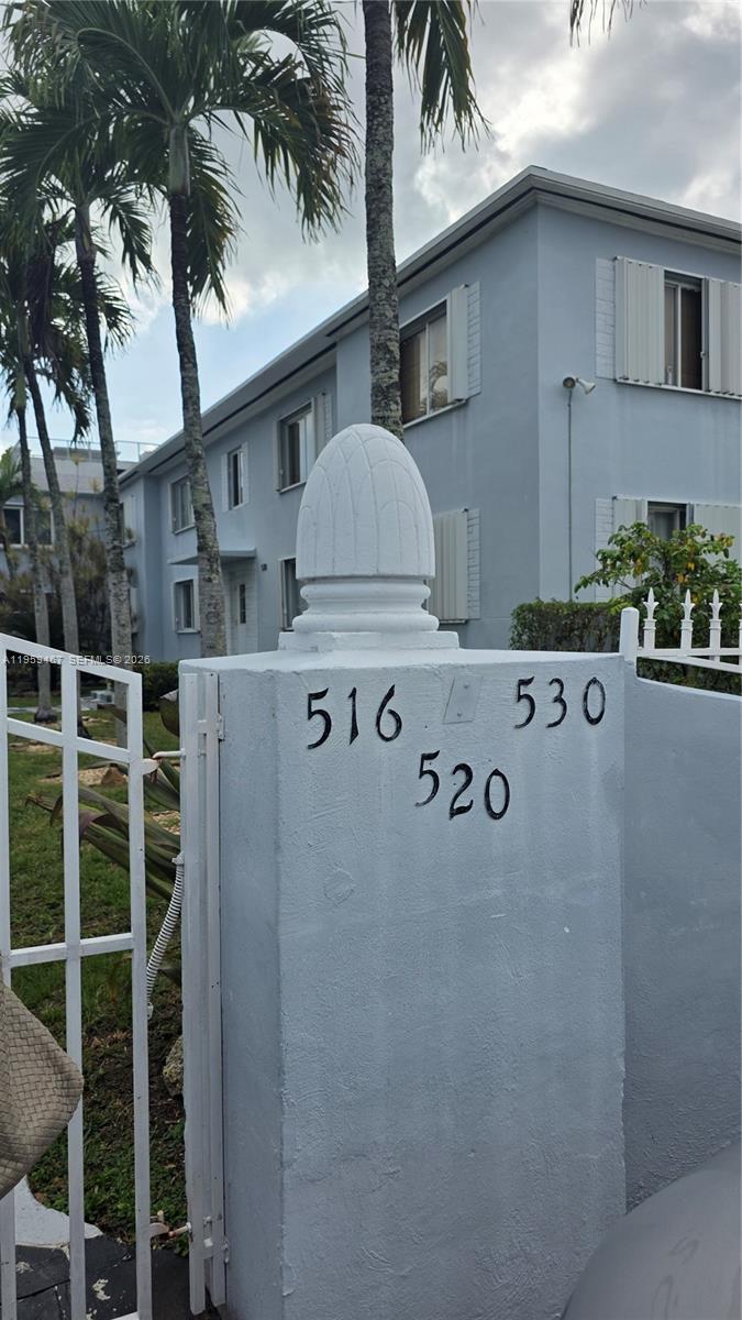 EL CAPRI COURTYARDS CONDO - Residential Lease