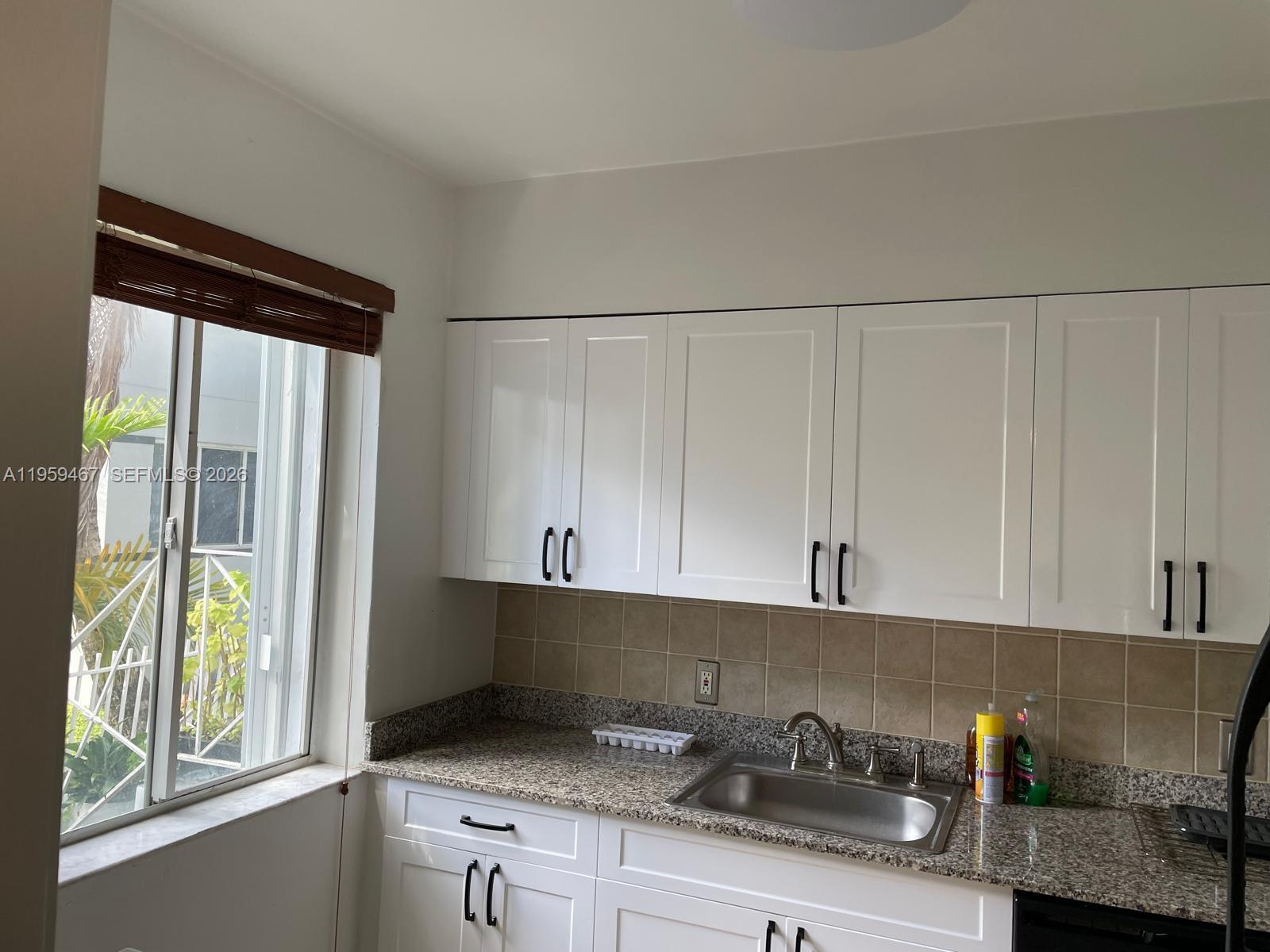 EL CAPRI COURTYARDS CONDO - Residential Lease