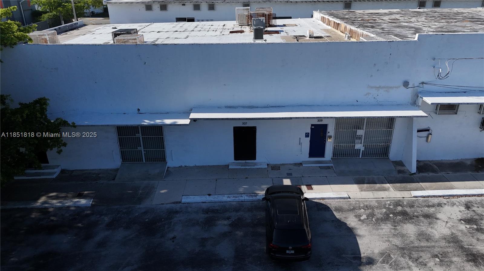 Prime Commercial Space in Rapidly Growing Little Haiti
Located just north of the Miami Design District, this space sits in one of the city’s most dynamic and evolving neighborhoods. Surrounded by popular local restaurants and creative businesses, the area continues to attract attention from entrepreneurs and trendsetters.
• Total Area: 895sq. ft.
• Ceiling Height: 18 ft.
• AC Equipped
• Current Tenants Include: galleries, wellness brands
Ideal for retail, showroom, gallery, or creative office use. Be part of the energy in Little Haiti and position your business in a high-growth, high-visibility location.