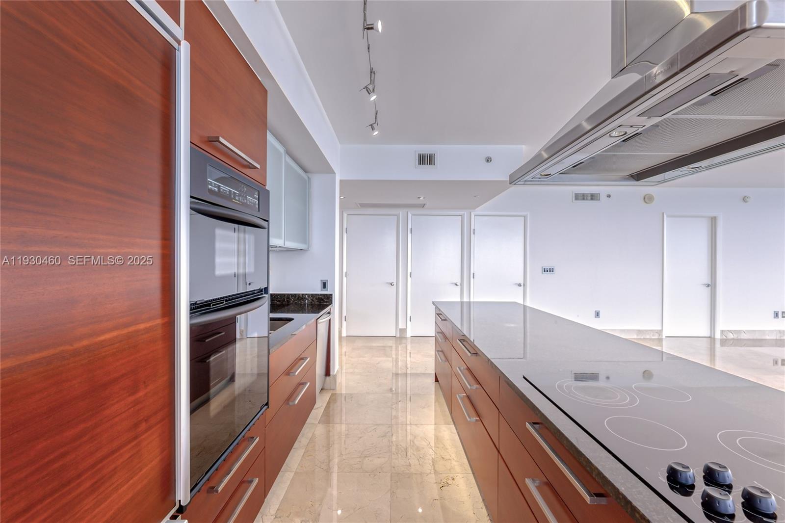 BEACH CLUB TWO - Residential