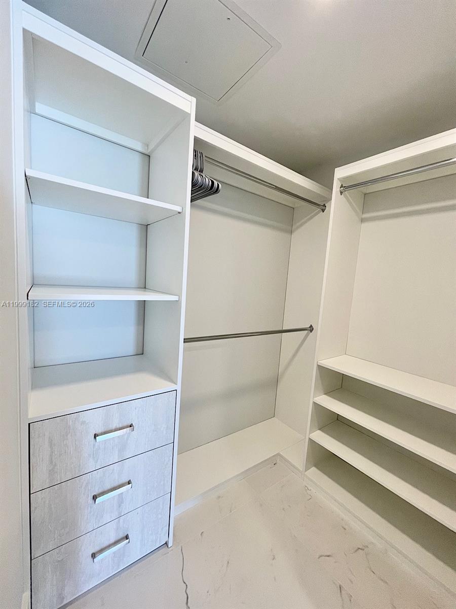 PARQUE TOWERS CONDO - Residential