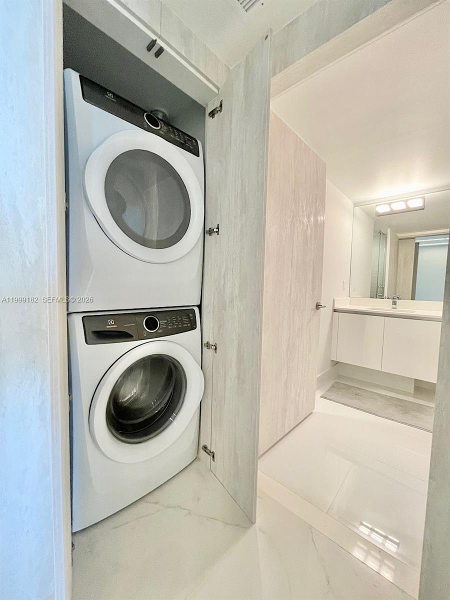 PARQUE TOWERS CONDO - Residential