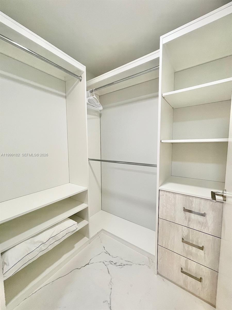 PARQUE TOWERS CONDO - Residential