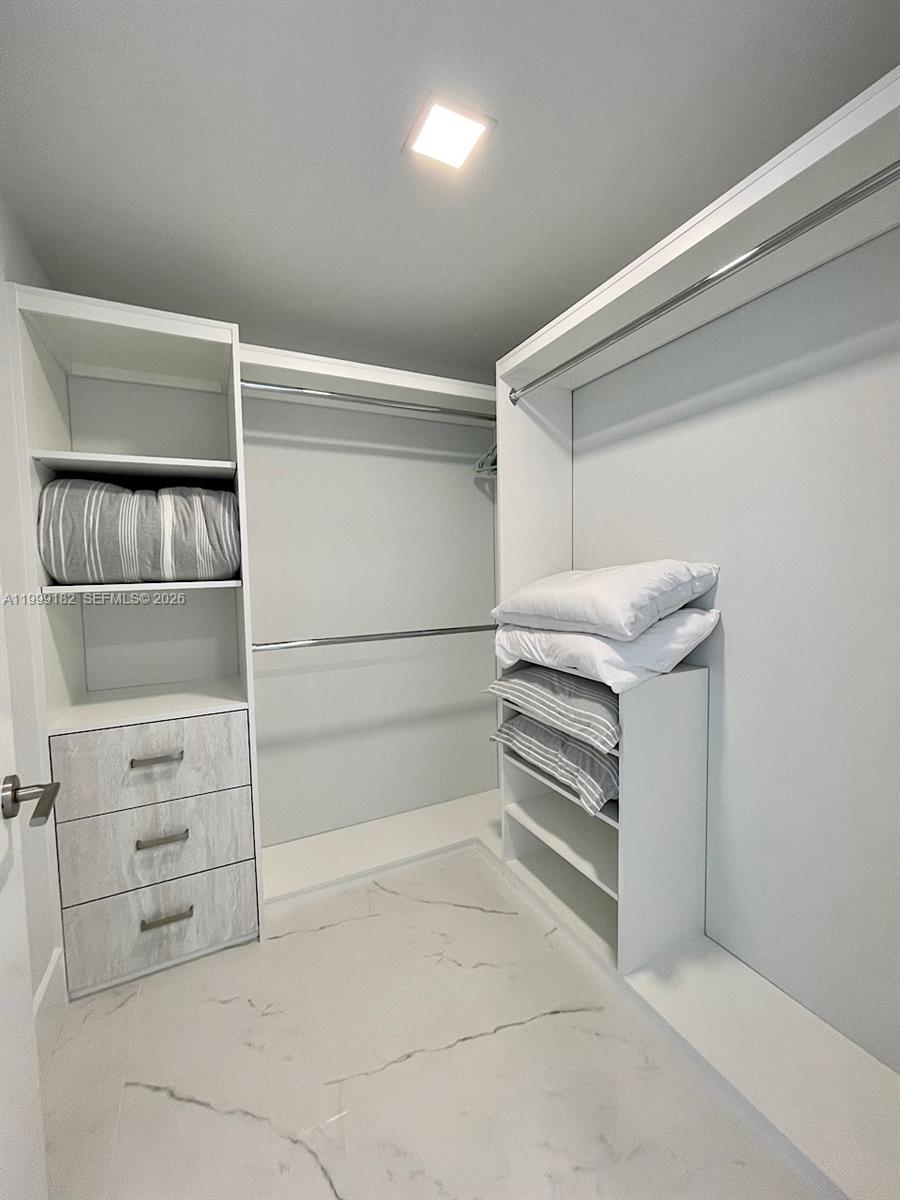 PARQUE TOWERS CONDO - Residential