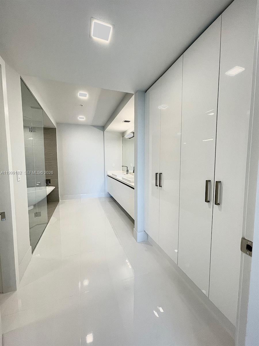 PARQUE TOWERS CONDO - Residential