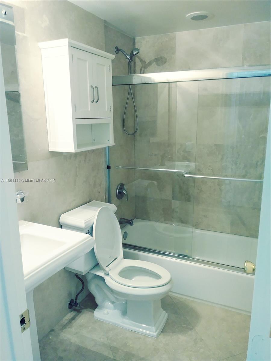 LUCAYA CONDO - Residential Lease