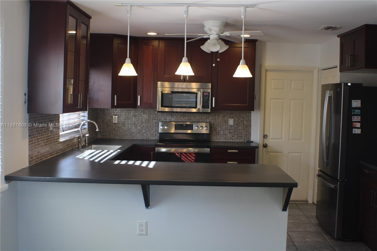NEW RIVER ESTATES - Residential Lease