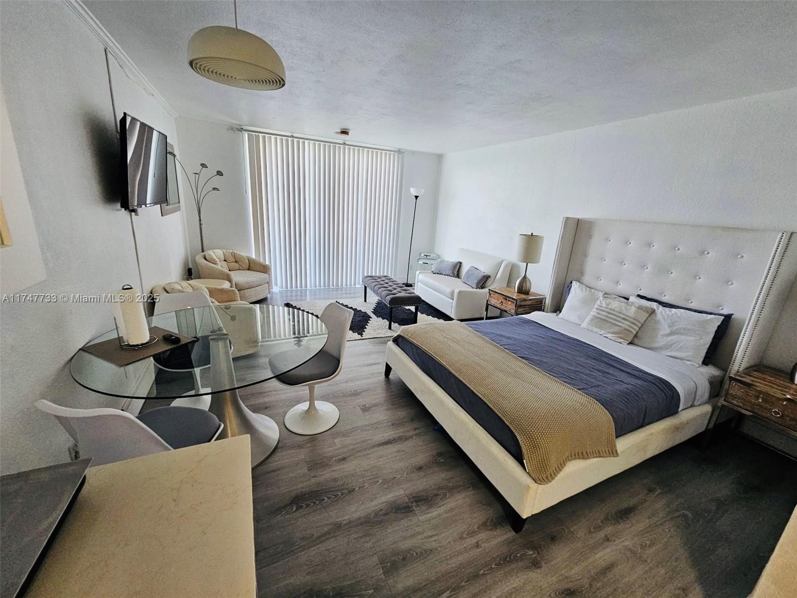 19201 Collins Ave 512