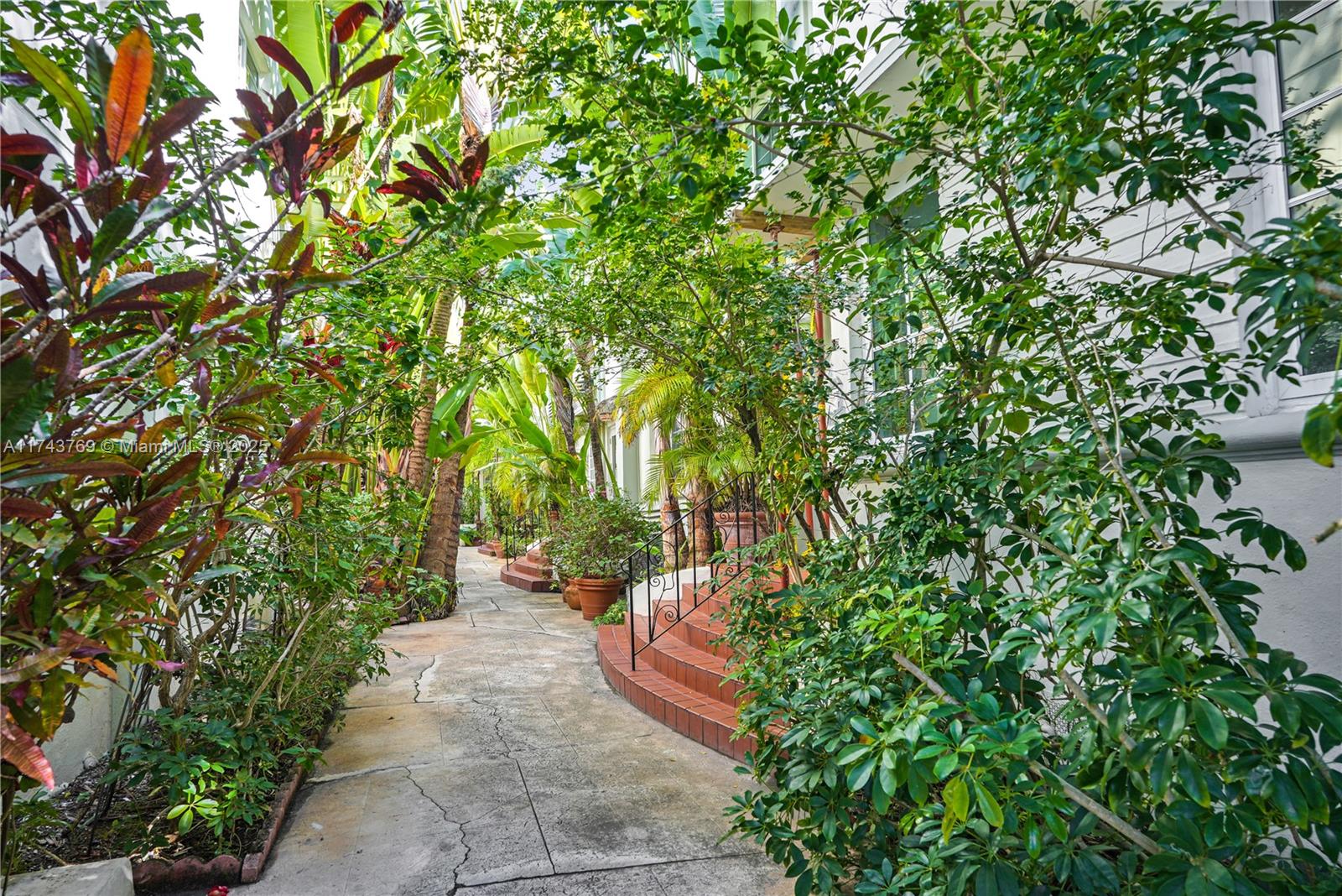 349 Meridian Ave B207