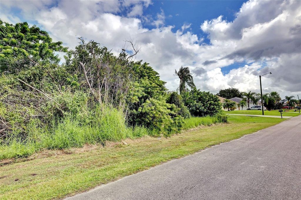 Photo of 573 SW Dailey Ave, Port Saint Lucie, FL 34953 (MLS # A11285674)