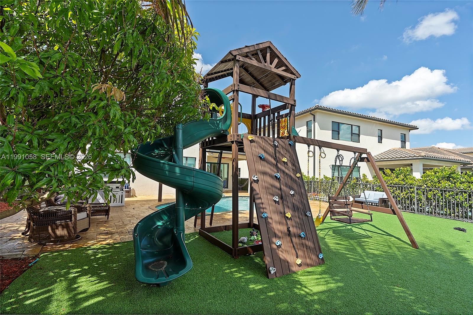 PEMBROKE LAKES SOUTH - Residential