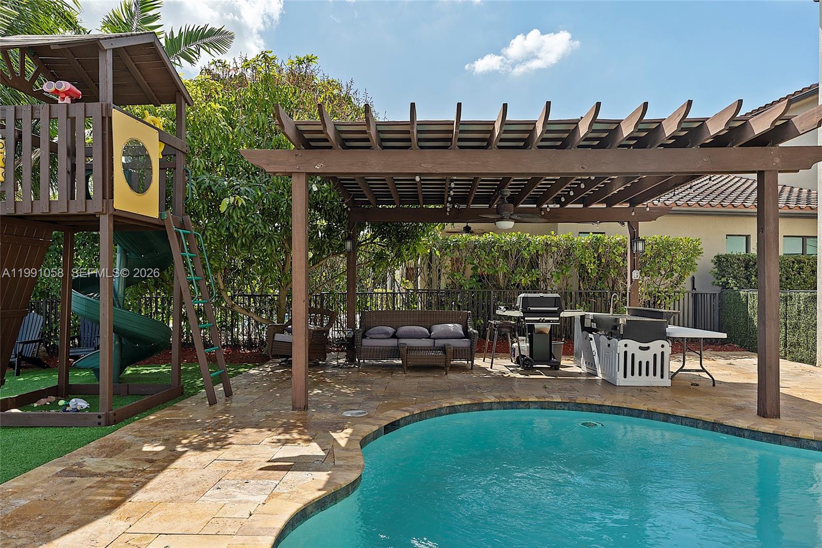 PEMBROKE LAKES SOUTH - Residential