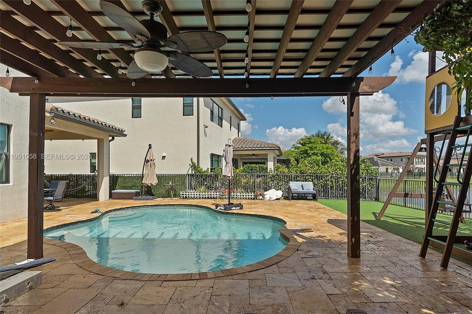 PEMBROKE LAKES SOUTH - Residential