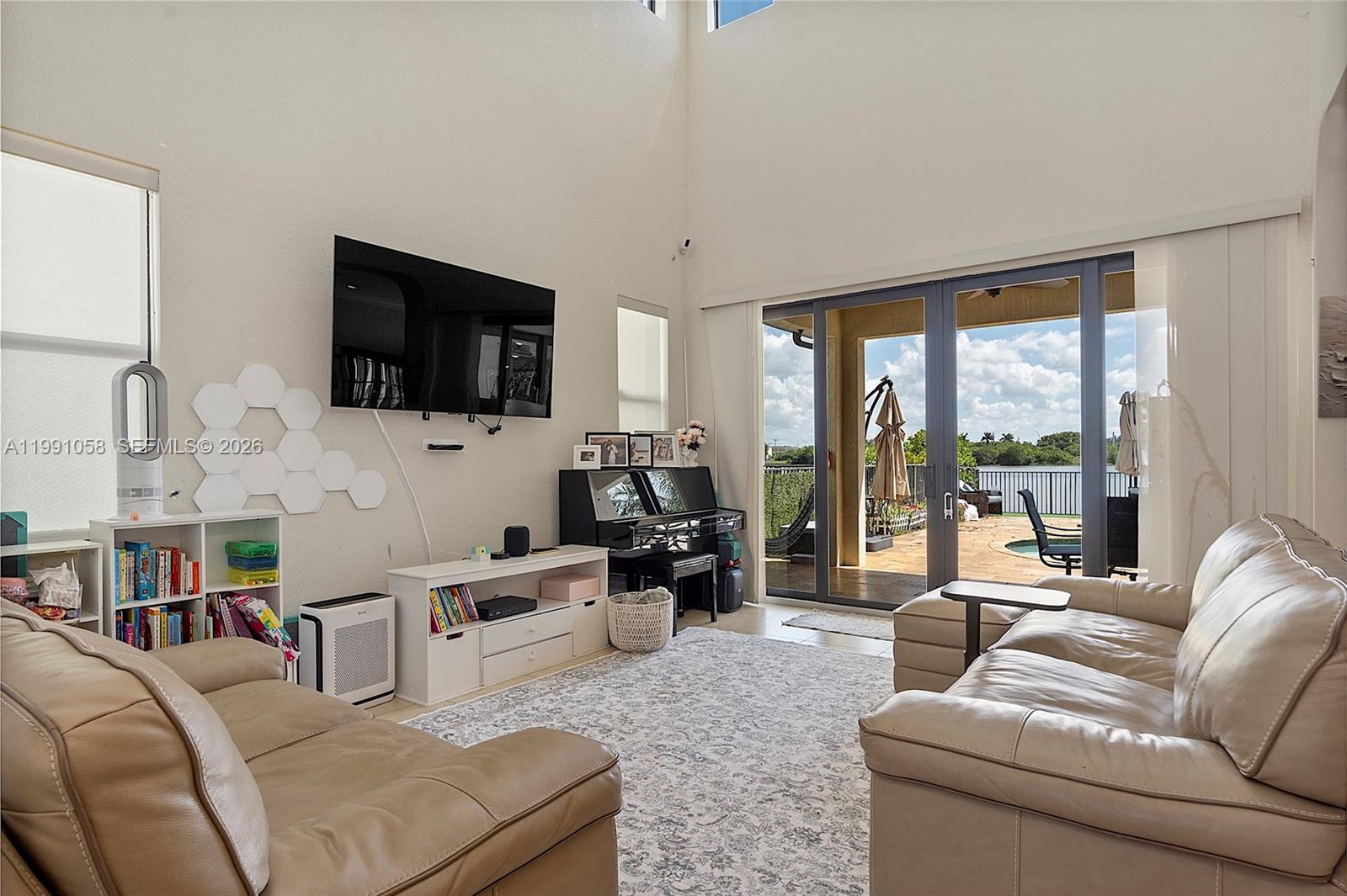 PEMBROKE LAKES SOUTH - Residential